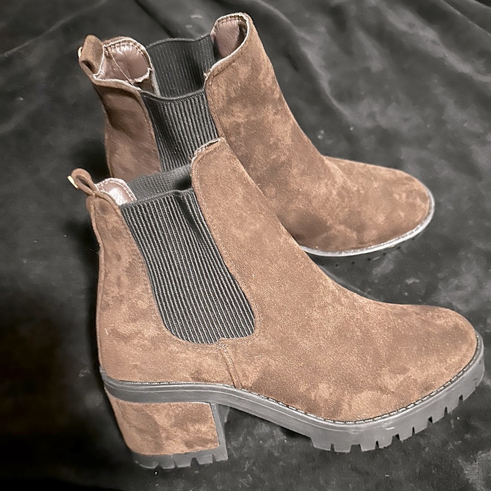 Perfect Fall Booties, Never Worn - image 1